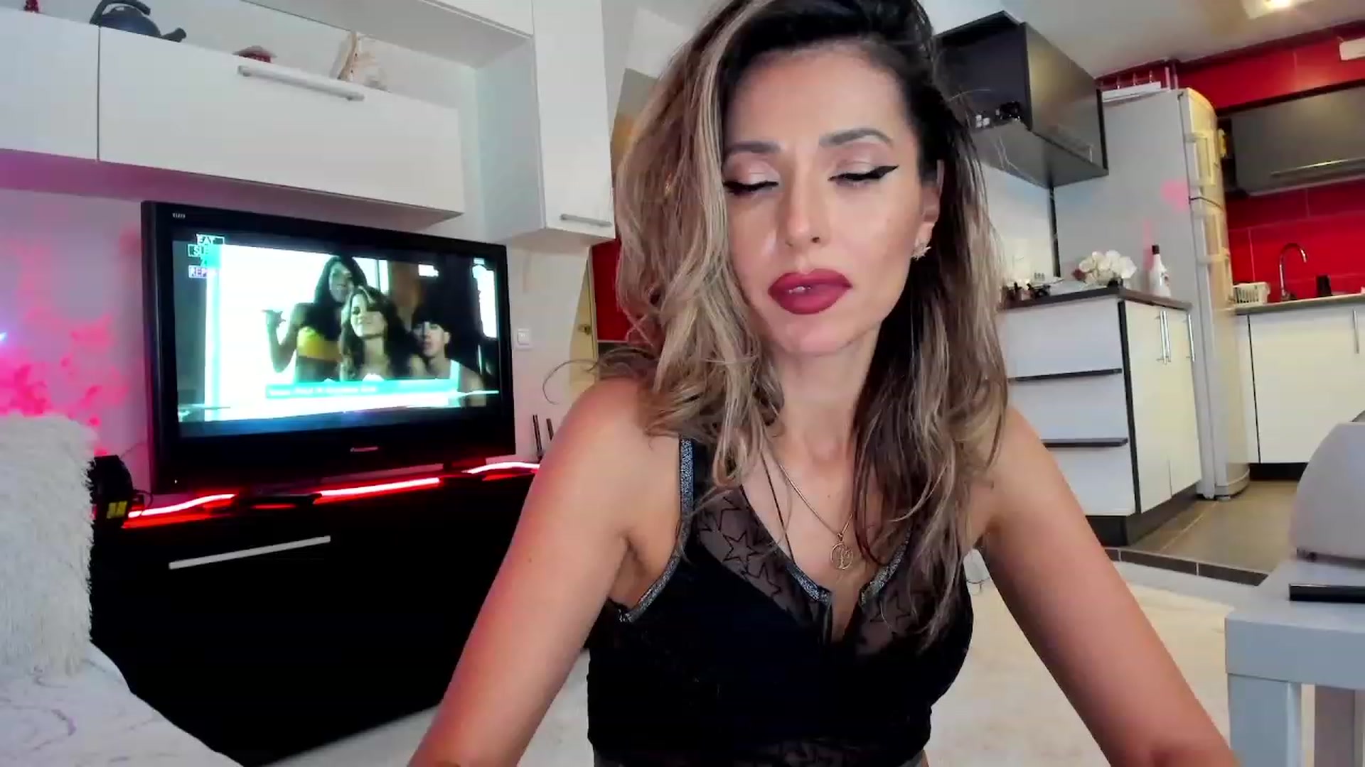 Gallery image thumbnail from SmileyTinaa's myfreecams stream on, 10/14/2023, 04:02 image 19 of 20