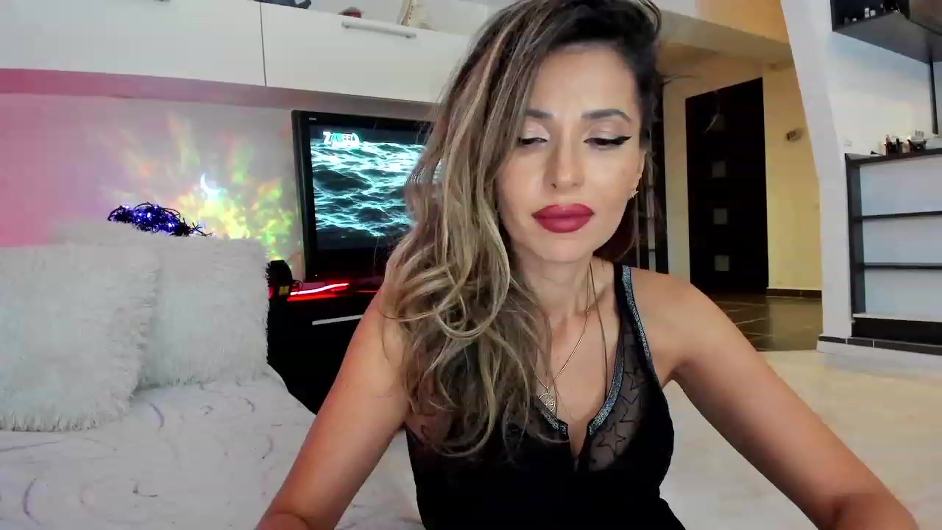 Gallery image thumbnail from SmileyTinaa's myfreecams stream on, 10/14/2023, 04:02 image 7 of 20