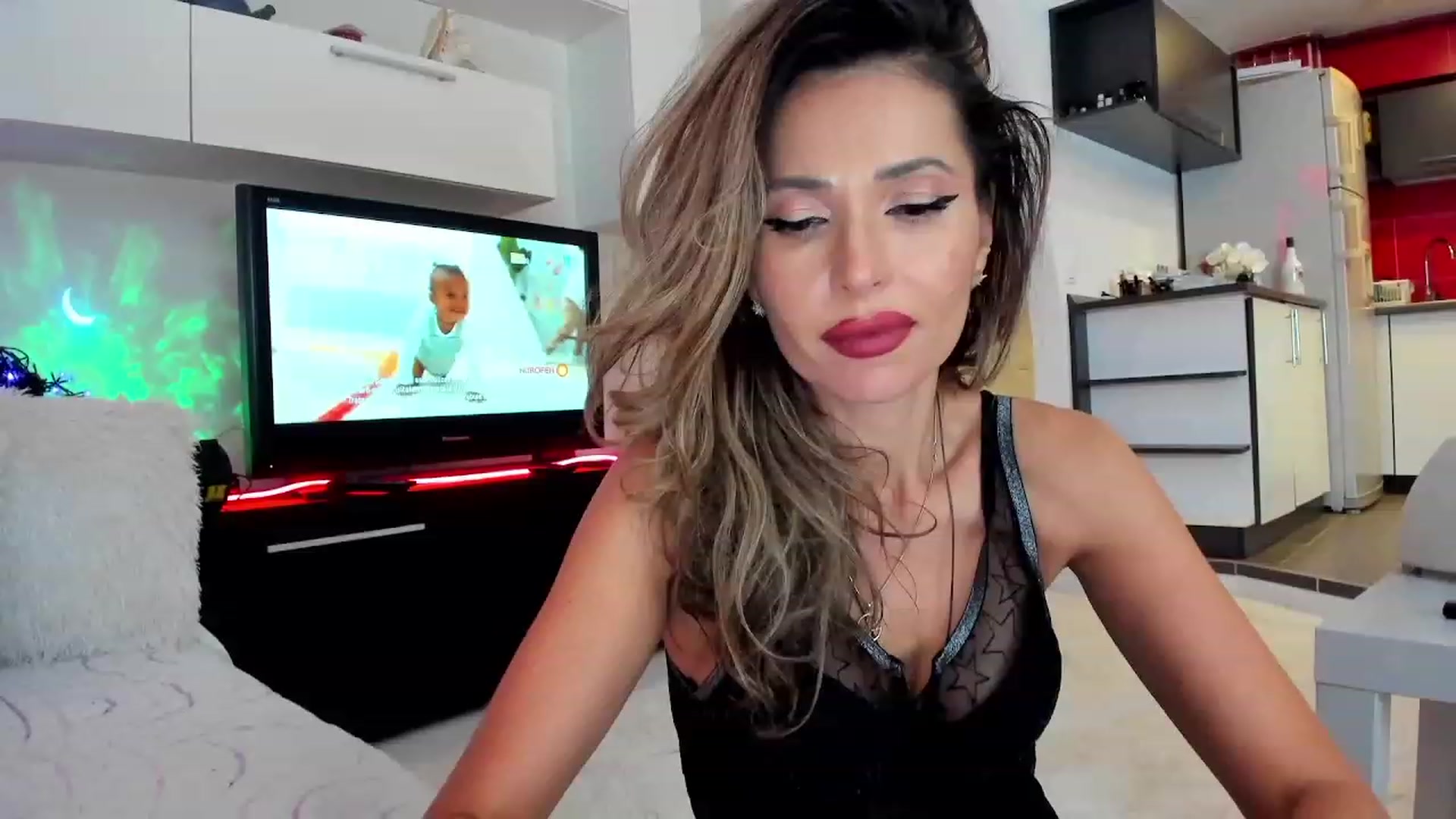 Gallery image thumbnail from SmileyTinaa's myfreecams stream on, 10/14/2023, 04:02 image 16 of 20