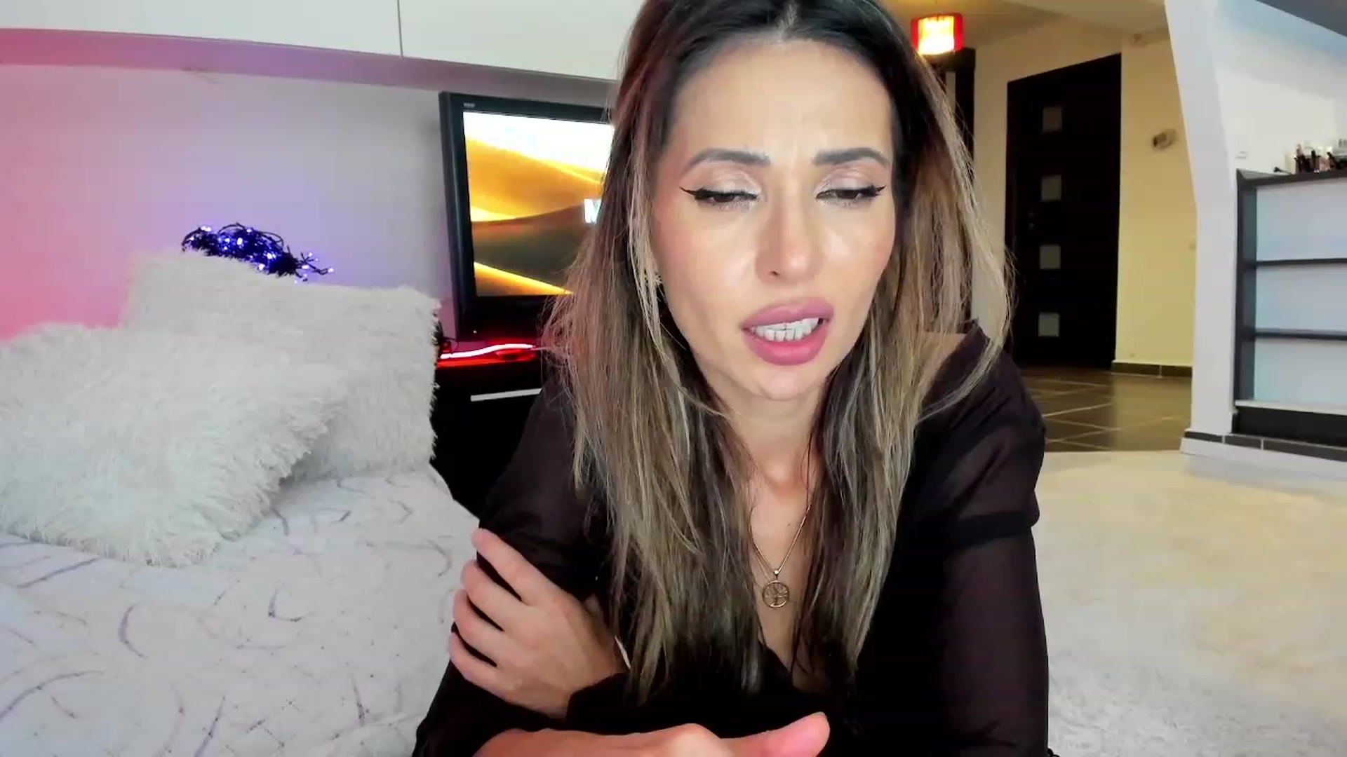 Gallery image thumbnail from SmileyTinaa's myfreecams stream on, 10/18/2023, 24:04 image 8 of 20