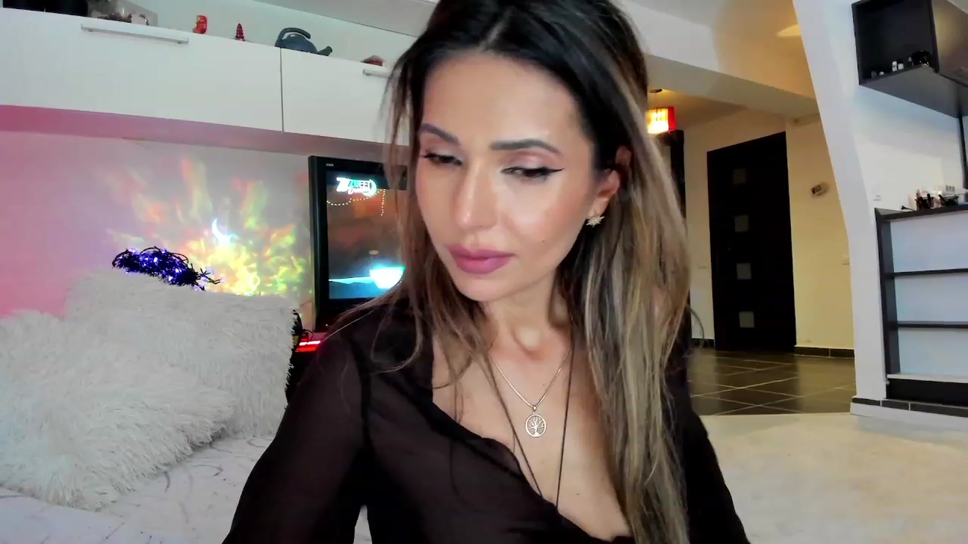 Gallery image thumbnail from SmileyTinaa's myfreecams stream on, 10/18/2023, 24:04 image 17 of 20
