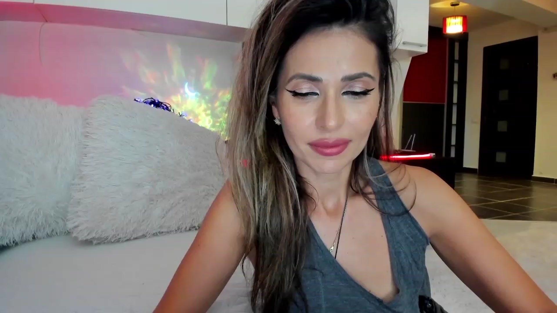 Gallery image thumbnail from SmileyTinaa's myfreecams stream on, 10/18/2023, 21:02 image 14 of 20