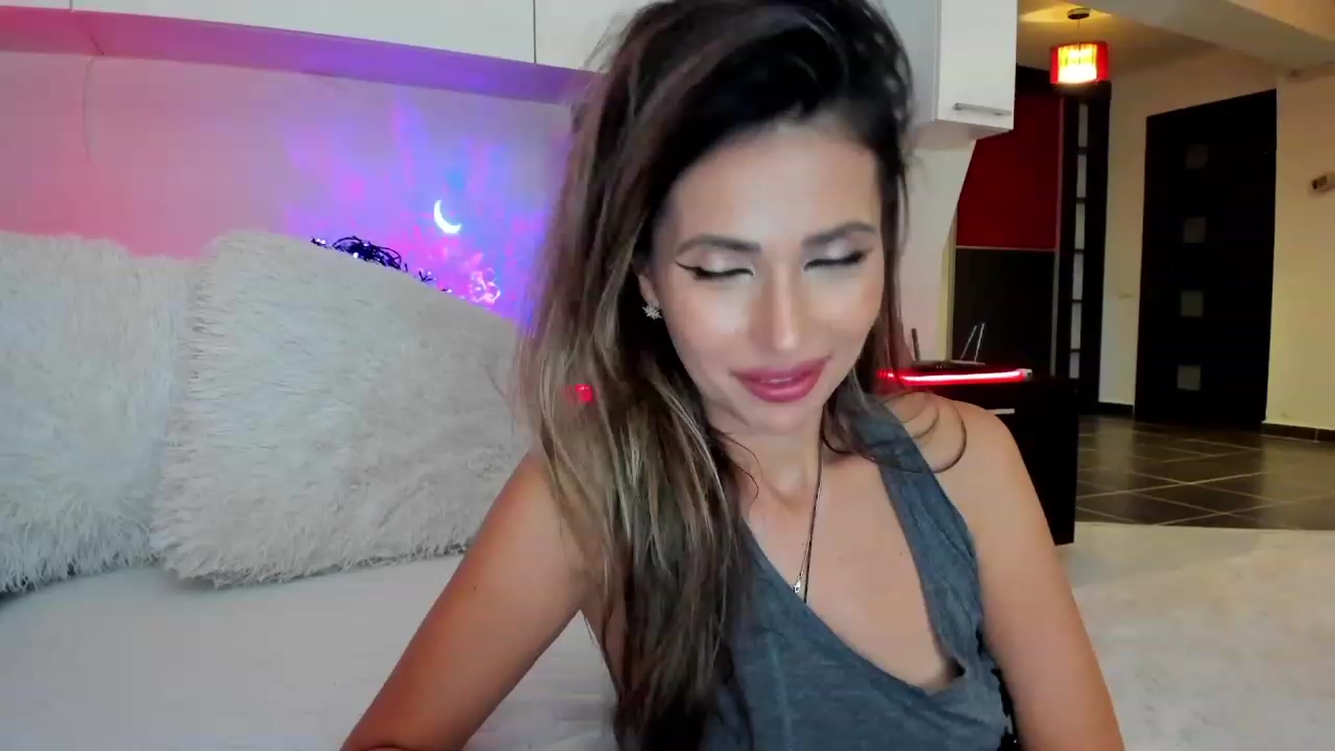 Gallery image thumbnail from SmileyTinaa's myfreecams stream on, 10/18/2023, 21:02 image 12 of 20