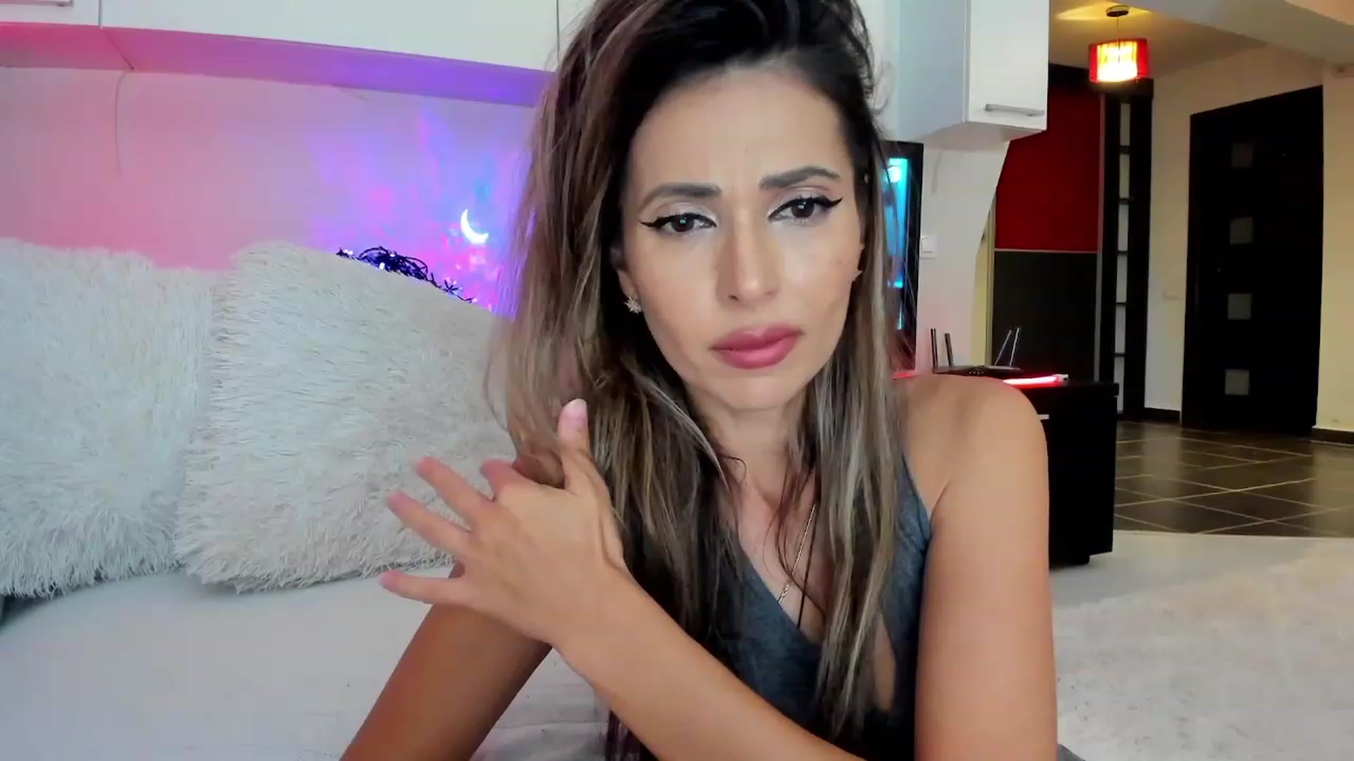 Gallery image thumbnail from SmileyTinaa's myfreecams stream on, 10/18/2023, 21:02 image 1 of 20