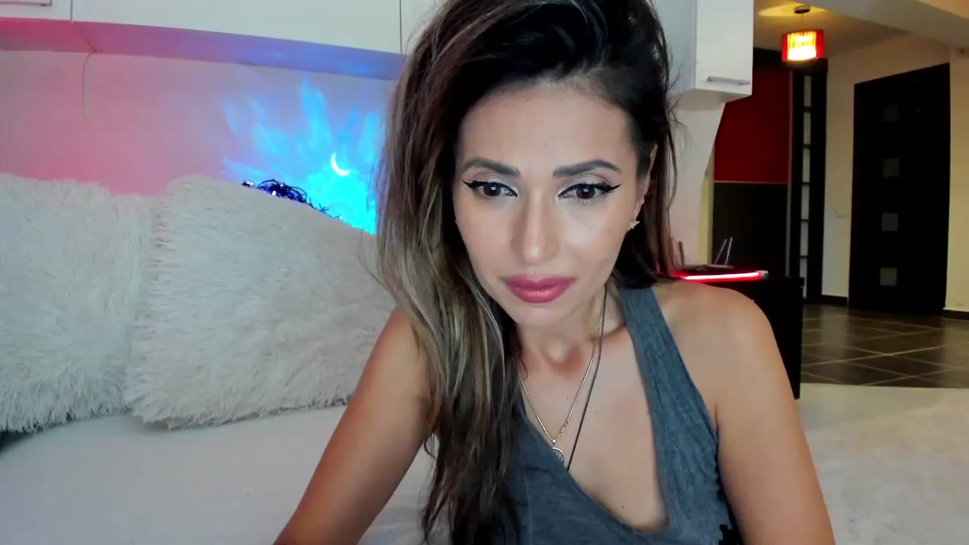 Gallery image thumbnail from SmileyTinaa's myfreecams stream on, 10/18/2023, 21:02 image 6 of 20