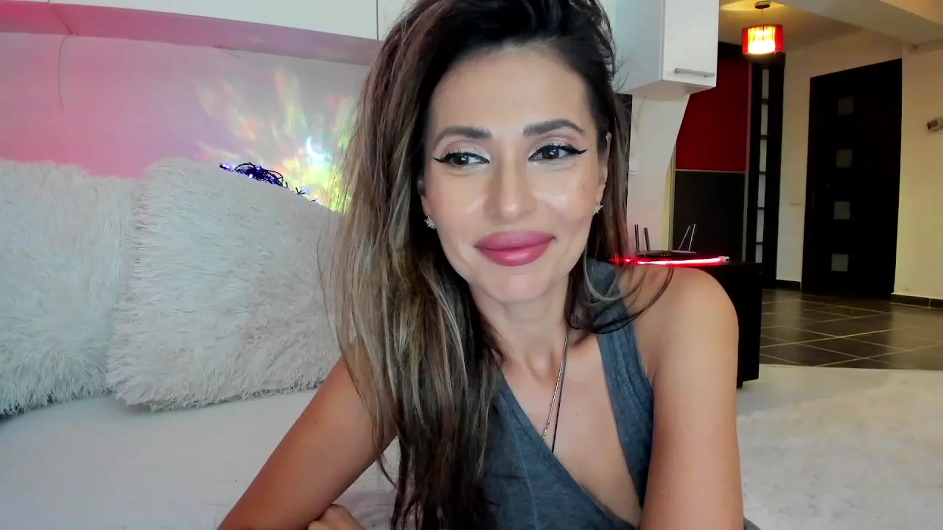 Gallery image thumbnail from SmileyTinaa's myfreecams stream on, 10/18/2023, 21:02 image 11 of 20