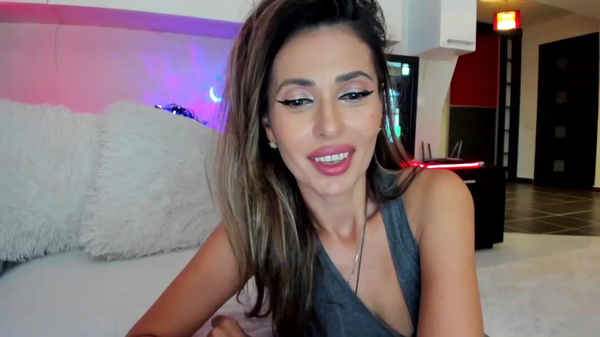Gallery image thumbnail from SmileyTinaa's myfreecams stream on, 10/18/2023, 21:02 image 9 of 20