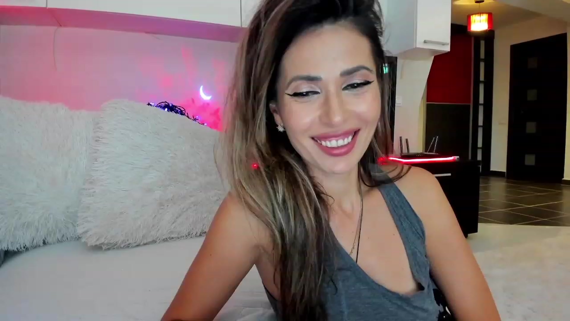Gallery image thumbnail from SmileyTinaa's myfreecams stream on, 10/18/2023, 21:02 image 10 of 20