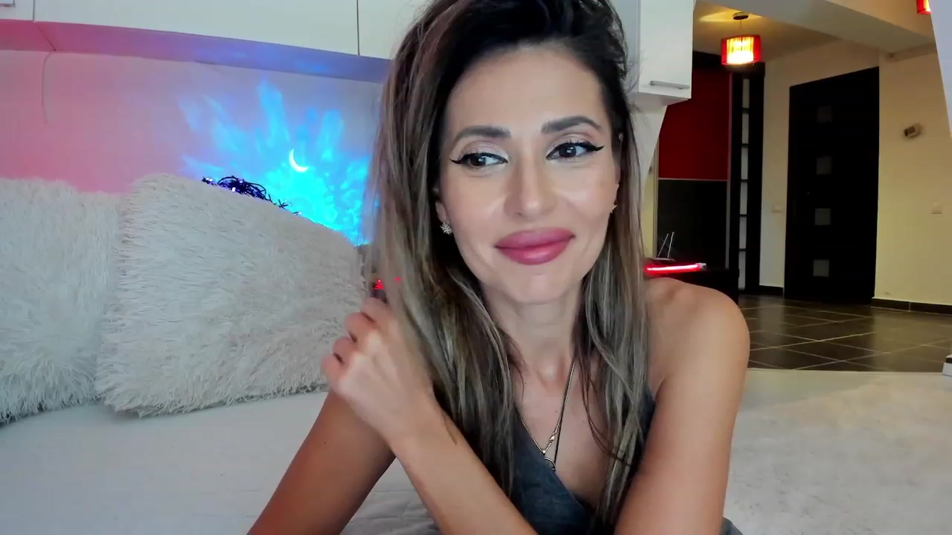 Gallery image thumbnail from SmileyTinaa's myfreecams stream on, 10/18/2023, 21:02 image 17 of 20