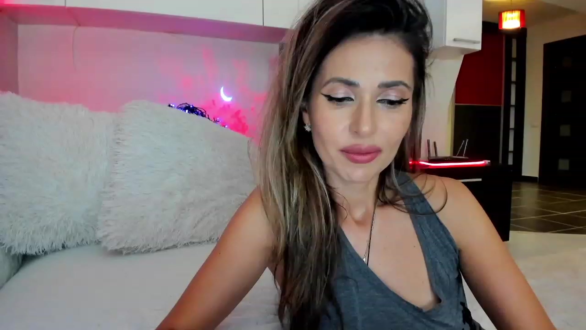Gallery image thumbnail from SmileyTinaa's myfreecams stream on, 10/18/2023, 21:02 image 13 of 20