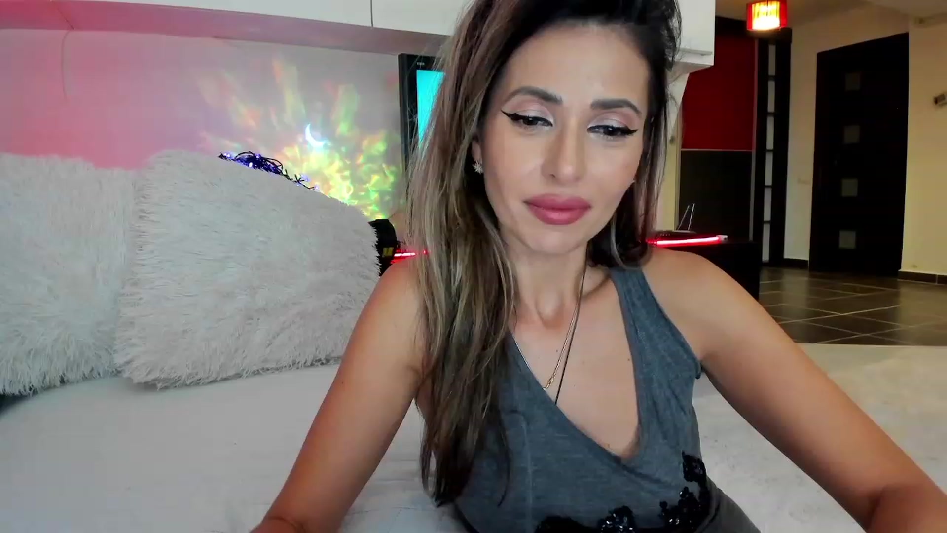 Gallery image thumbnail from SmileyTinaa's myfreecams stream on, 10/18/2023, 21:02 image 20 of 20