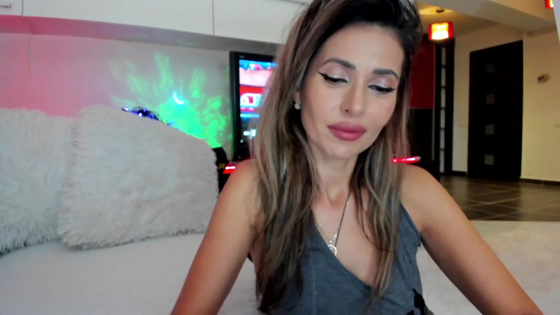 Gallery image thumbnail from SmileyTinaa's myfreecams stream on, 10/18/2023, 21:02 image 18 of 20