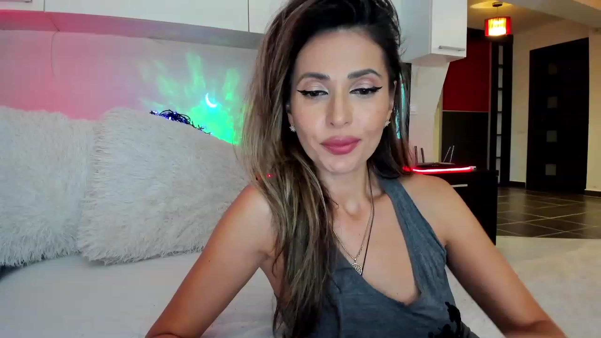 Gallery image thumbnail from SmileyTinaa's myfreecams stream on, 10/18/2023, 21:02 image 7 of 20