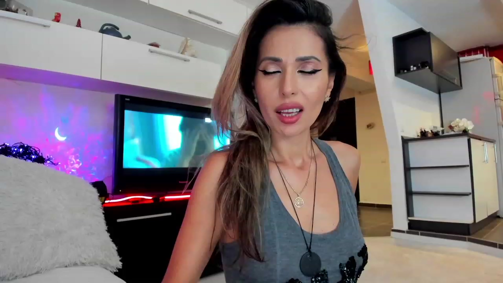 Gallery image thumbnail from SmileyTinaa's myfreecams stream on, 10/18/2023, 22:40 image 7 of 20