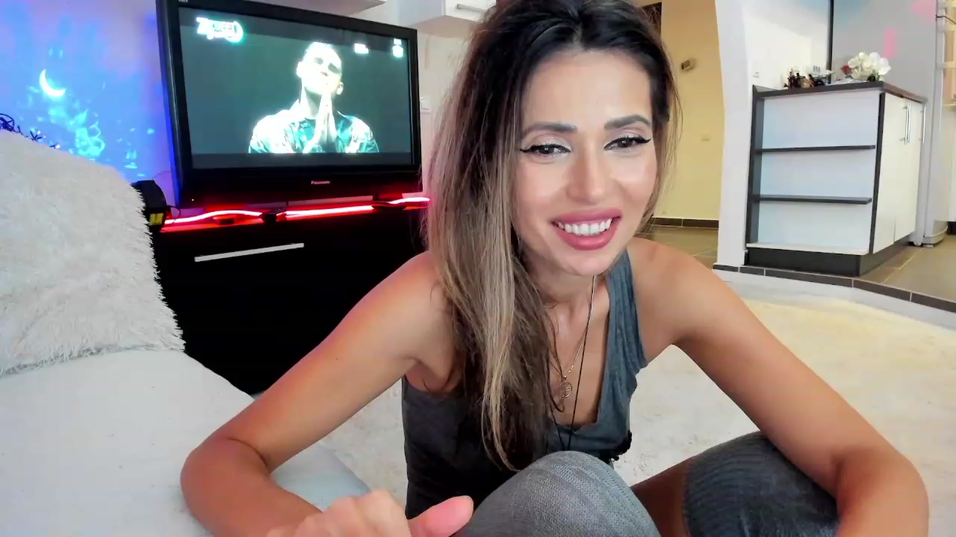 Gallery image thumbnail from SmileyTinaa's myfreecams stream on, 10/18/2023, 22:40 image 2 of 20