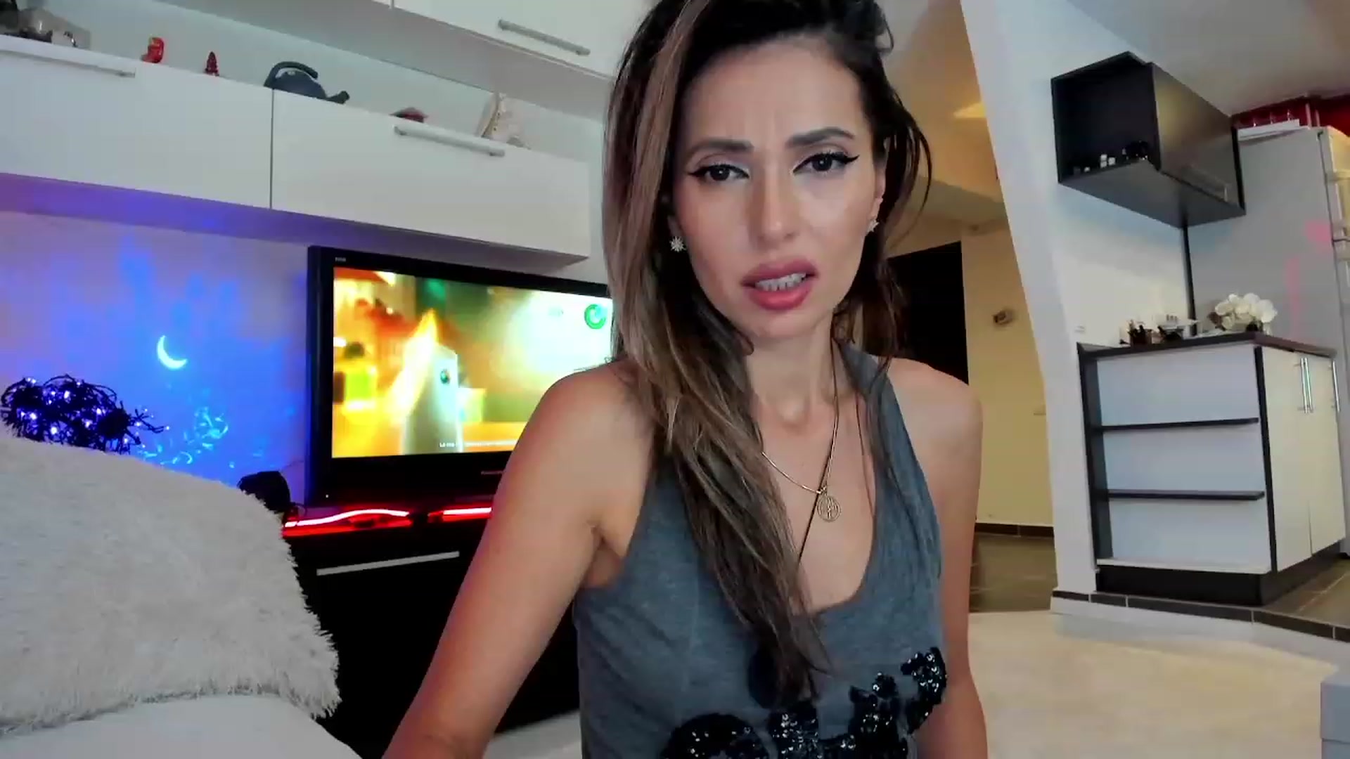 Gallery image thumbnail from SmileyTinaa's myfreecams stream on, 10/18/2023, 22:40 image 12 of 20