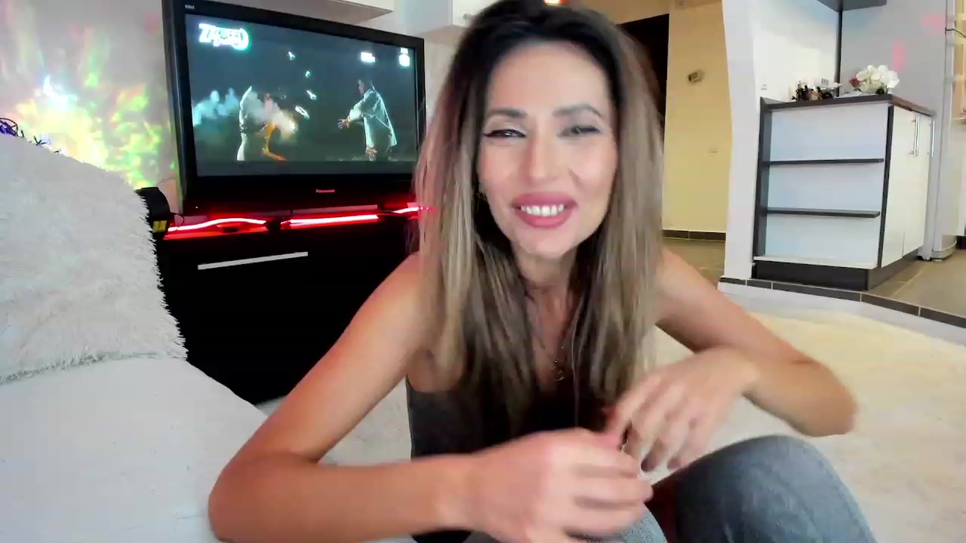 Gallery image thumbnail from SmileyTinaa's myfreecams stream on, 10/18/2023, 22:40 image 1 of 20