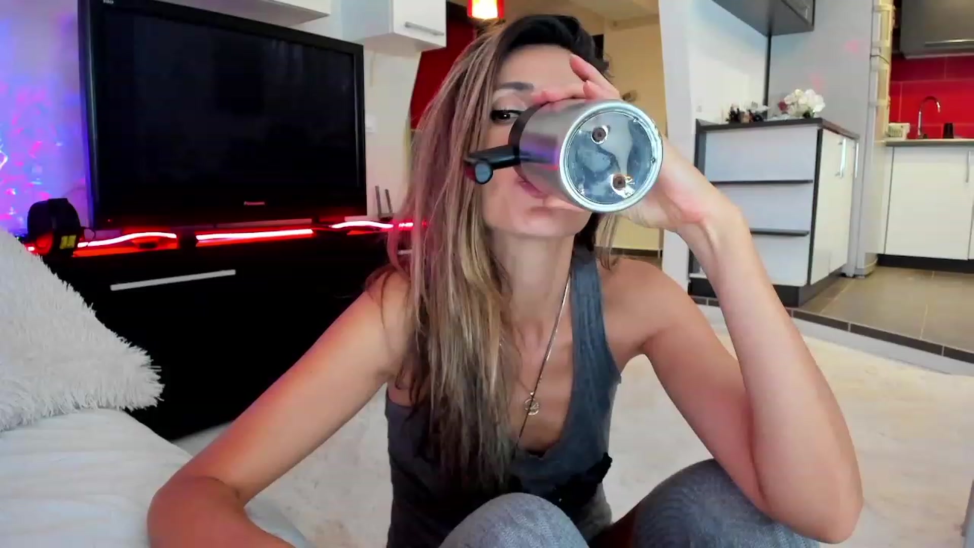 Gallery image thumbnail from SmileyTinaa's myfreecams stream on, 10/19/2023, 02:32 image 17 of 20