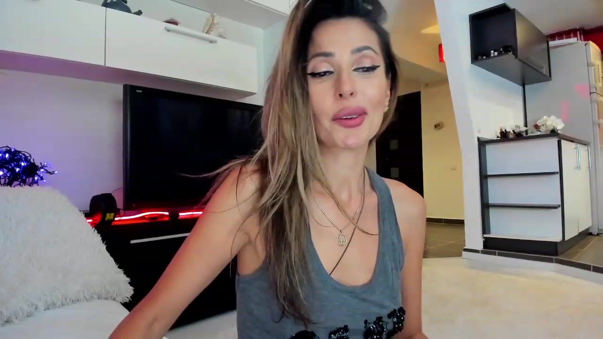 Gallery image thumbnail from SmileyTinaa's myfreecams stream on, 10/19/2023, 02:32 image 1 of 20