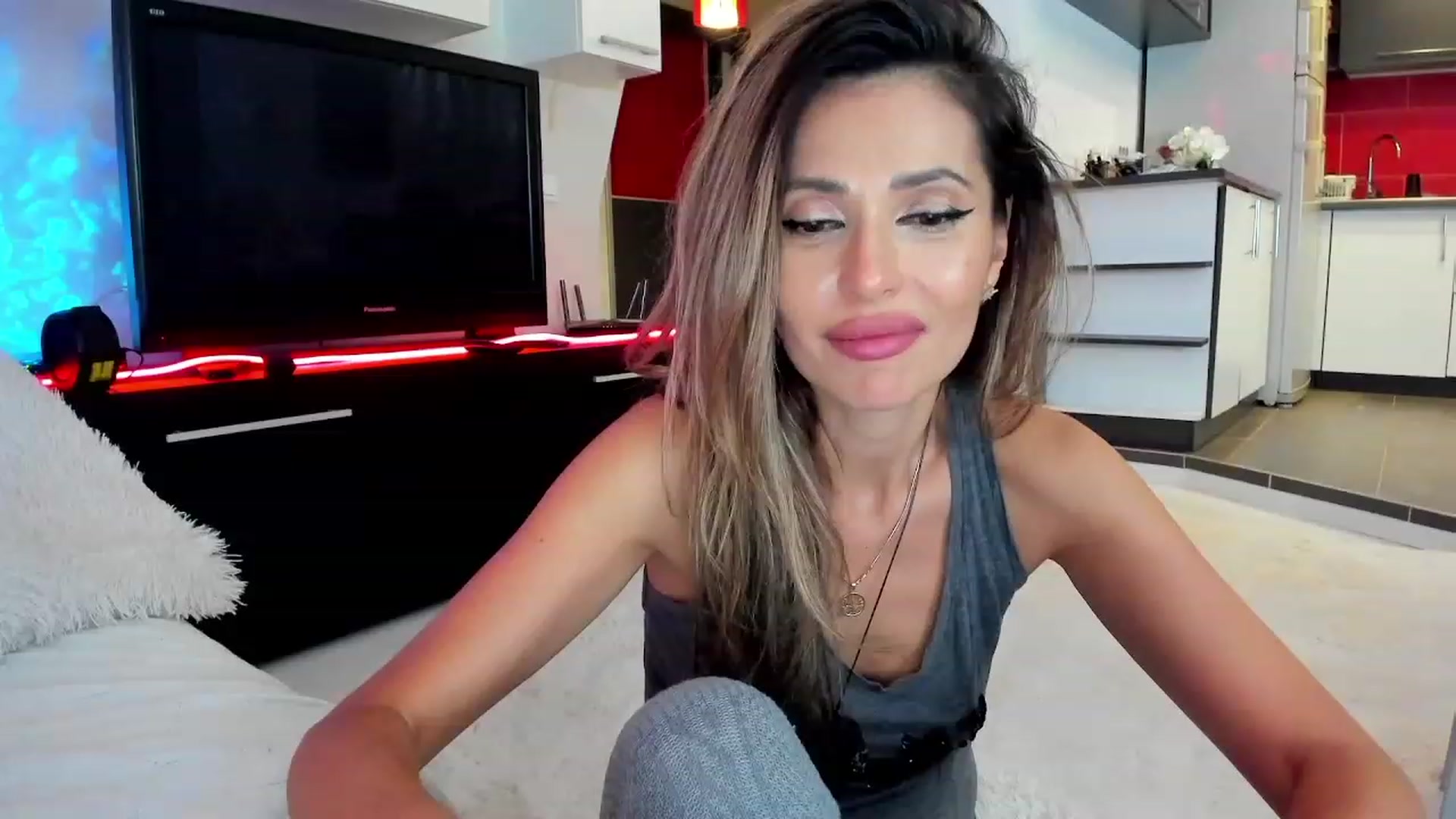 Gallery image thumbnail from SmileyTinaa's myfreecams stream on, 10/19/2023, 02:32 image 15 of 20