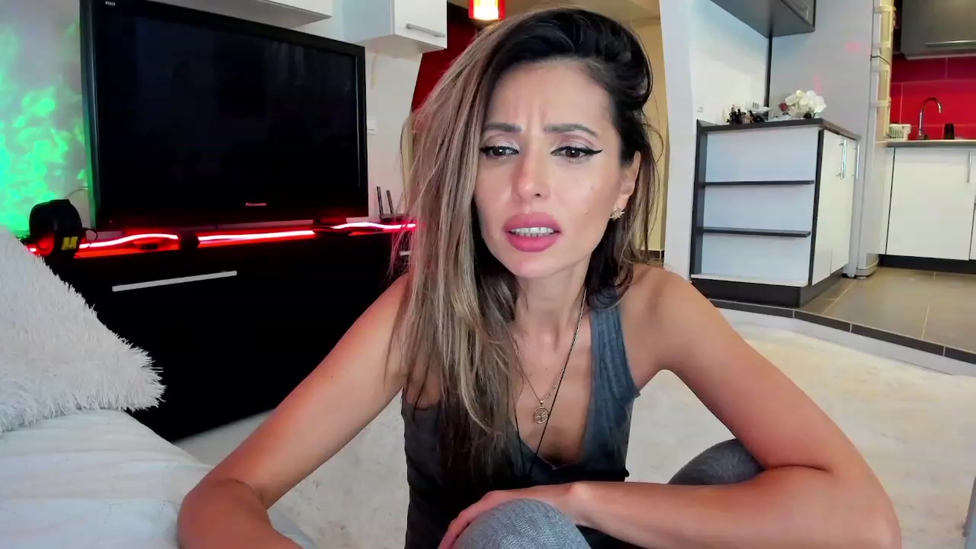 Gallery image thumbnail from SmileyTinaa's myfreecams stream on, 10/19/2023, 02:32 image 18 of 20