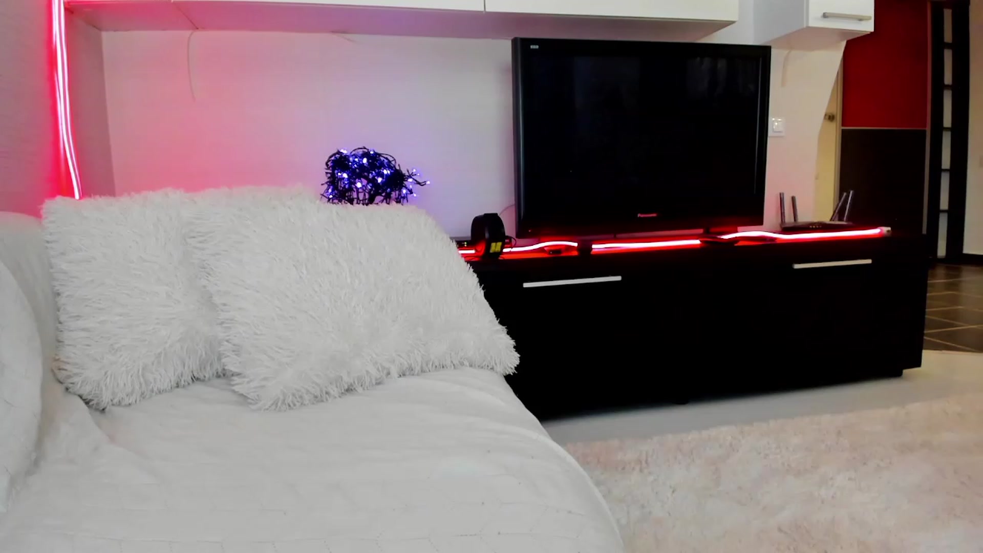 Gallery image thumbnail from SmileyTinaa's myfreecams stream on, 10/19/2023, 02:32 image 6 of 20