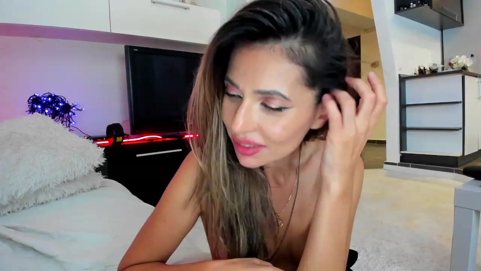 Gallery image thumbnail from SmileyTinaa's myfreecams stream on, 10/21/2023, 02:45 image 10 of 20