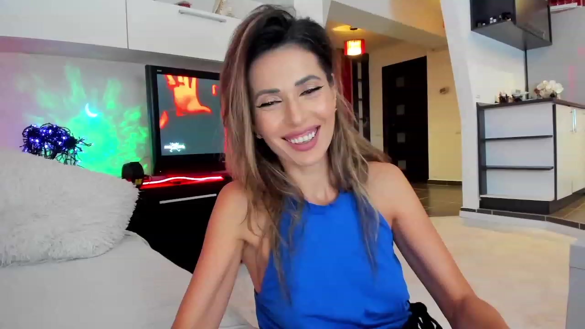 Gallery image thumbnail from SmileyTinaa's myfreecams stream on, 10/23/2023, 21:11 image 3 of 20