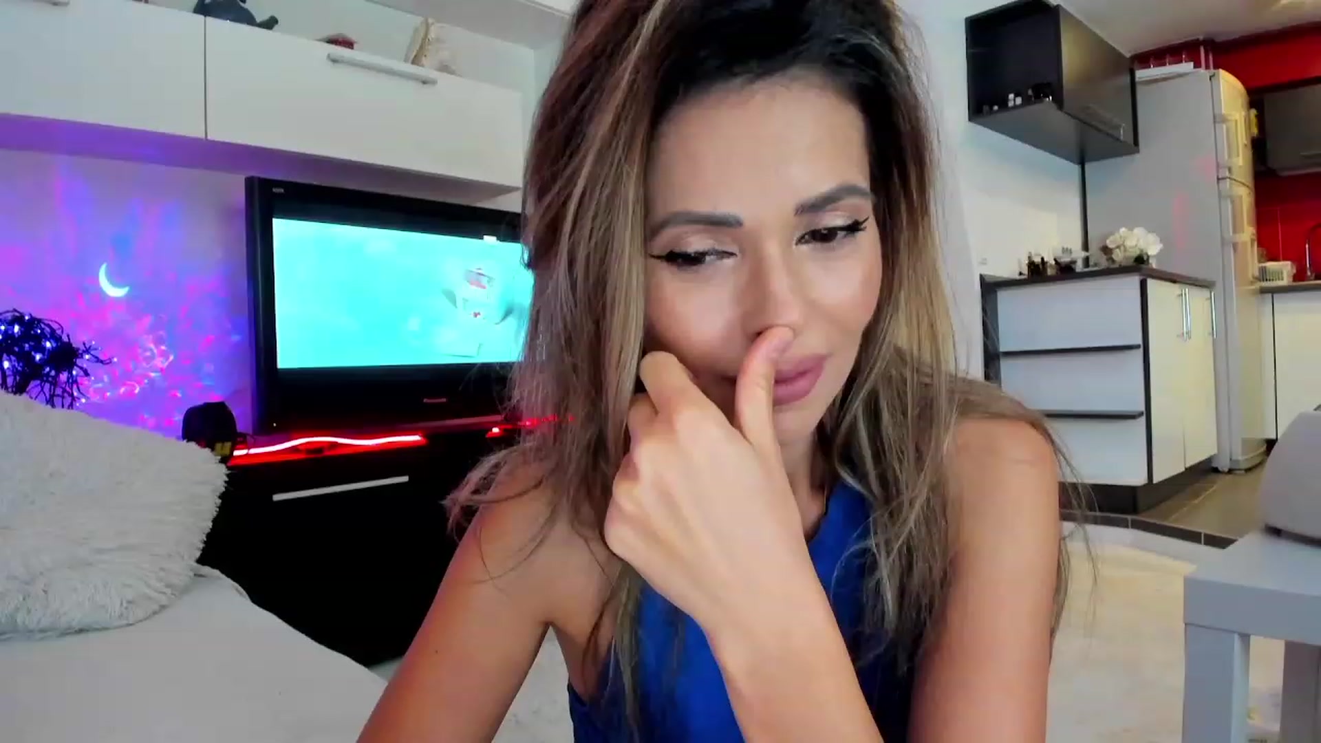 Gallery image thumbnail from SmileyTinaa's myfreecams stream on, 10/23/2023, 21:11 image 2 of 20