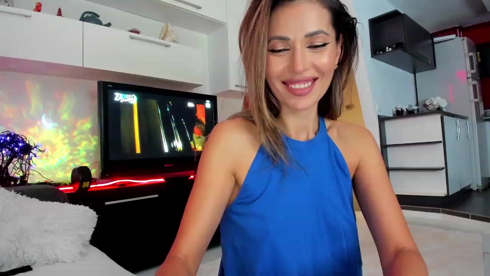 Gallery image thumbnail from SmileyTinaa's myfreecams stream on, 10/23/2023, 23:25 image 18 of 20
