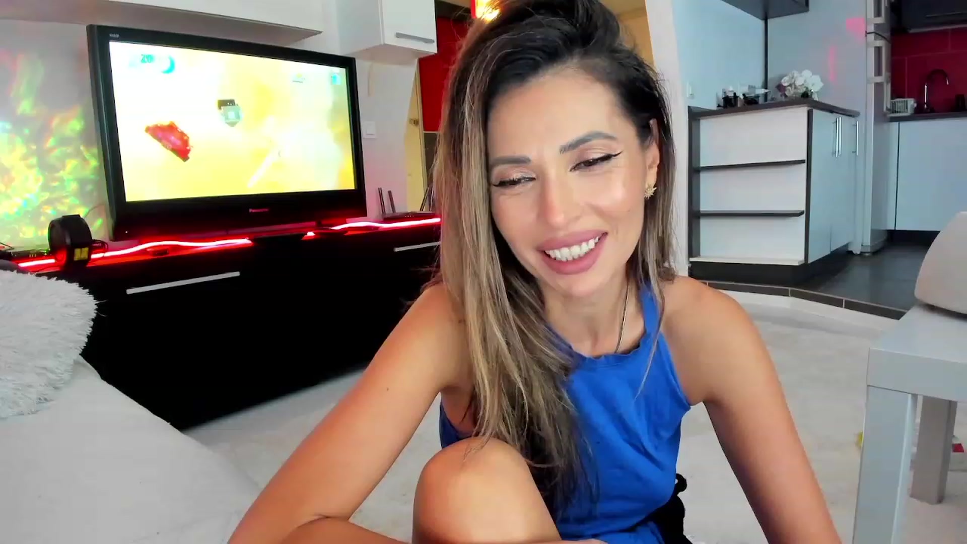 Gallery image thumbnail from SmileyTinaa's myfreecams stream on, 10/23/2023, 23:25 image 6 of 20