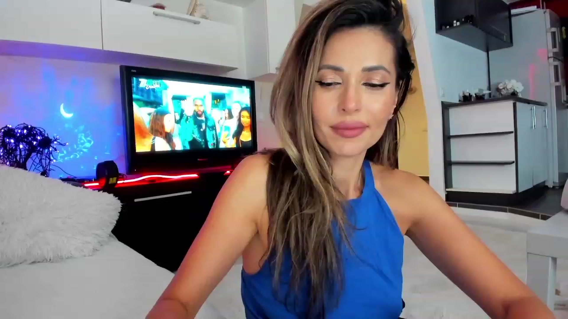 Gallery image thumbnail from SmileyTinaa's myfreecams stream on, 10/23/2023, 23:25 image 9 of 20