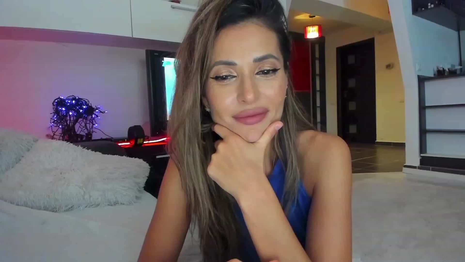 Gallery image thumbnail from SmileyTinaa's myfreecams stream on, 10/24/2023, 24:24 image 16 of 20