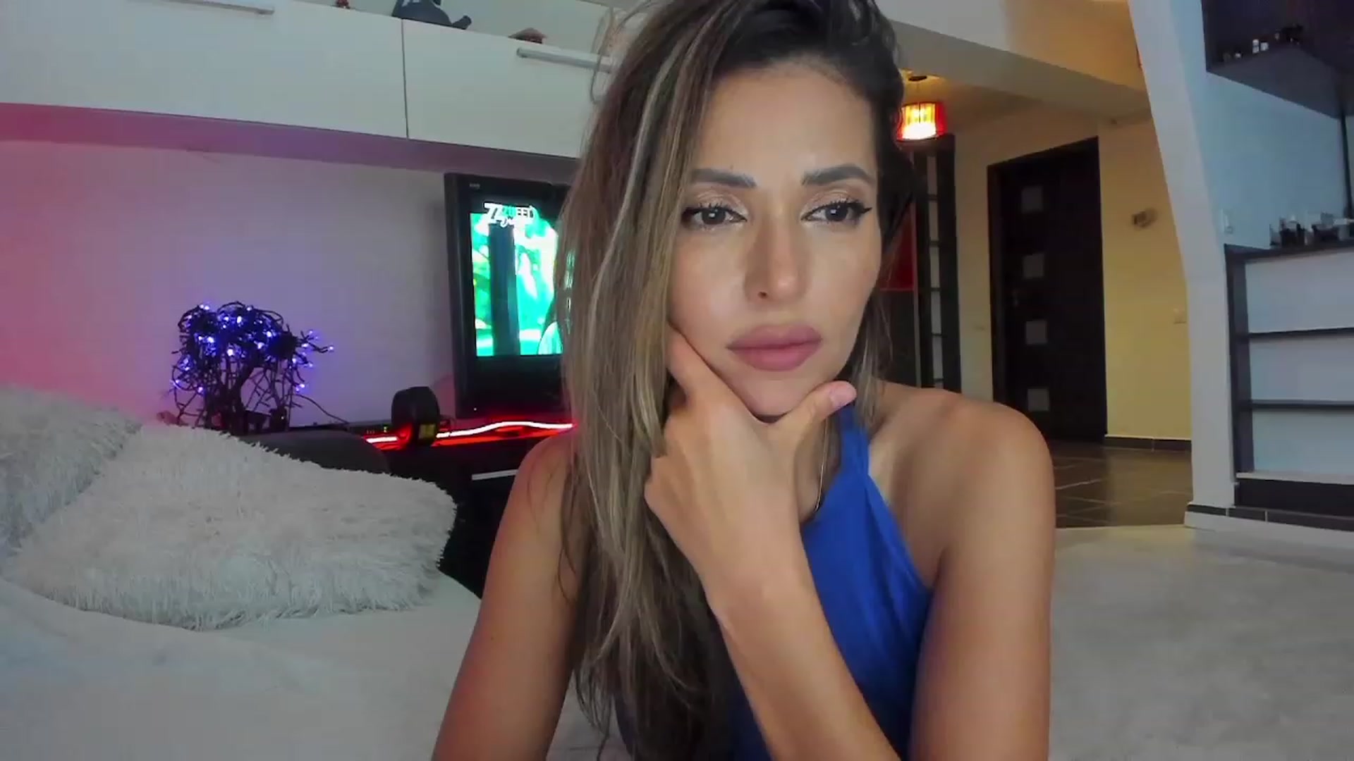 Gallery image thumbnail from SmileyTinaa's myfreecams stream on, 10/24/2023, 24:24 image 12 of 20