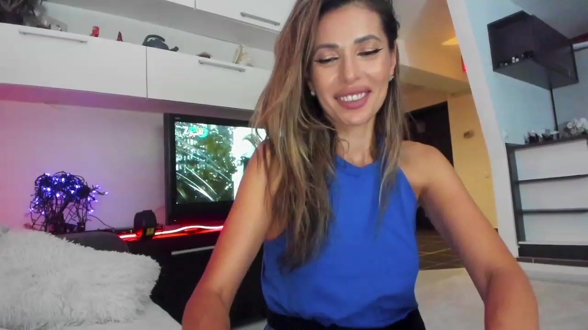Gallery image thumbnail from SmileyTinaa's myfreecams stream on, 10/24/2023, 24:25 image 2 of 20