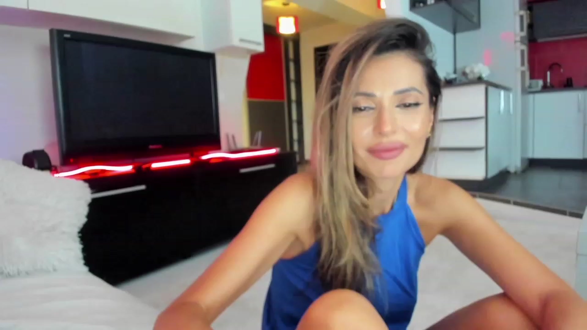 Gallery image thumbnail from SmileyTinaa's myfreecams stream on, 10/24/2023, 01:46 image 13 of 20