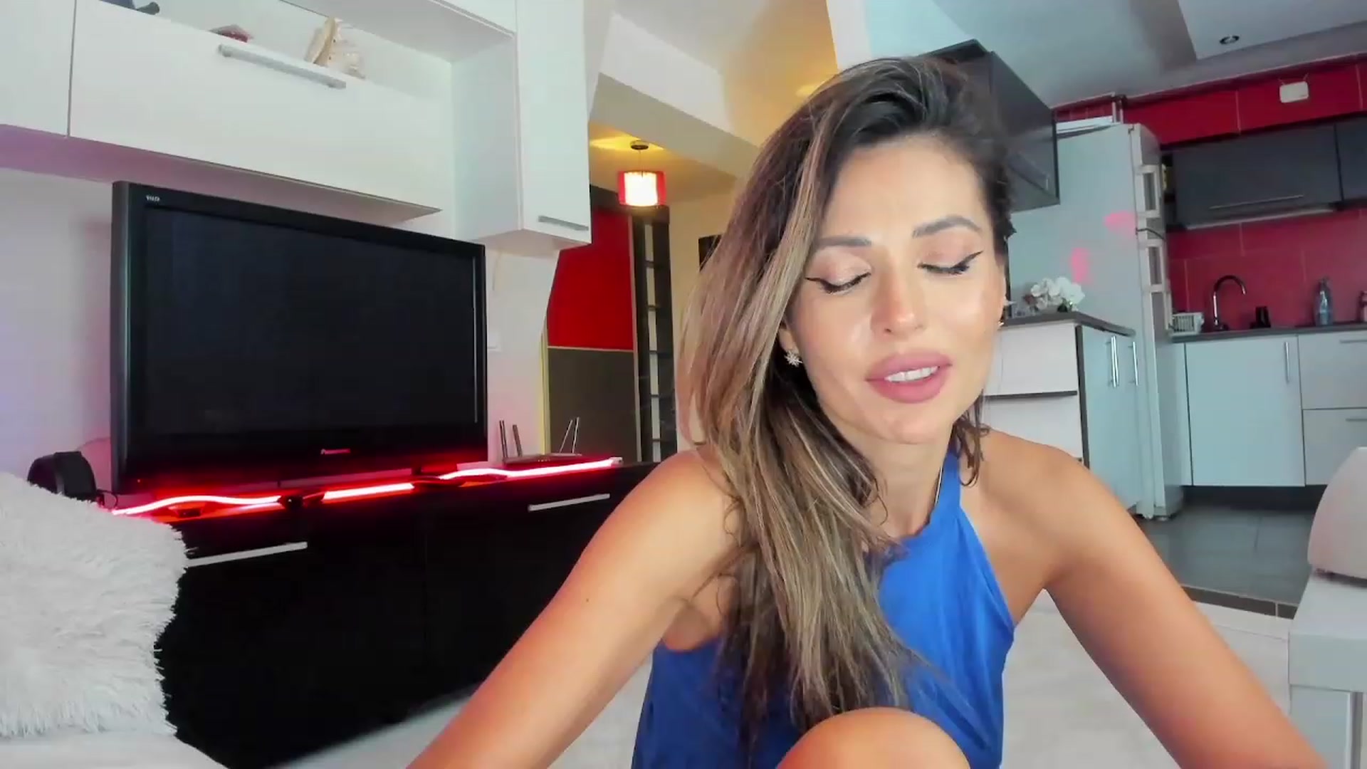 Gallery image thumbnail from SmileyTinaa's myfreecams stream on, 10/24/2023, 01:46 image 5 of 20