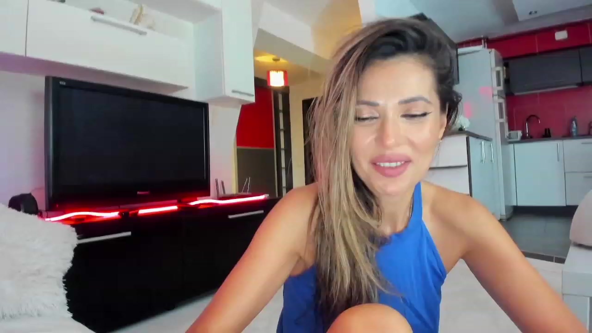 Gallery image thumbnail from SmileyTinaa's myfreecams stream on, 10/24/2023, 01:46 image 7 of 20