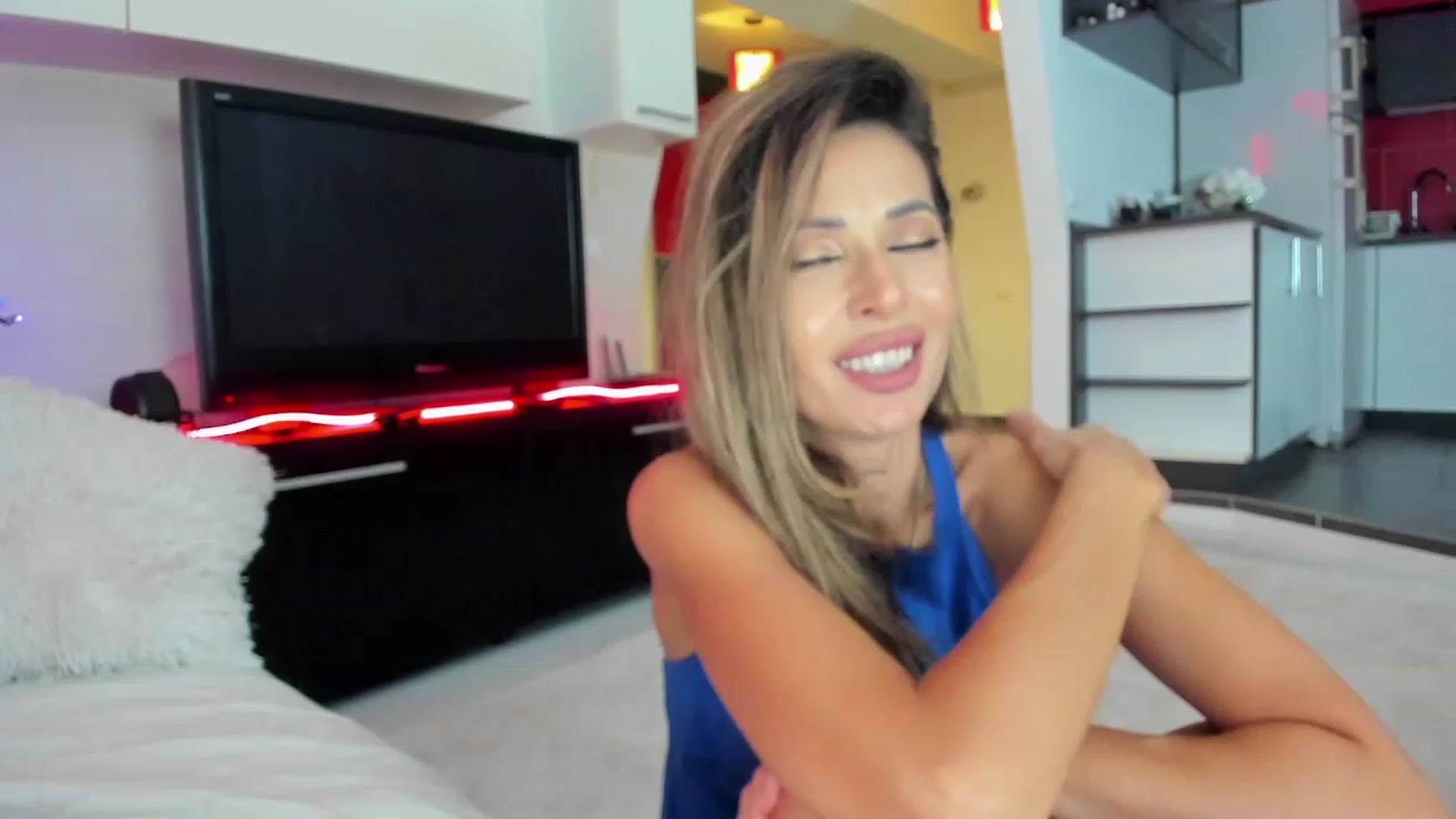 Gallery image thumbnail from SmileyTinaa's myfreecams stream on, 10/24/2023, 01:46 image 14 of 20