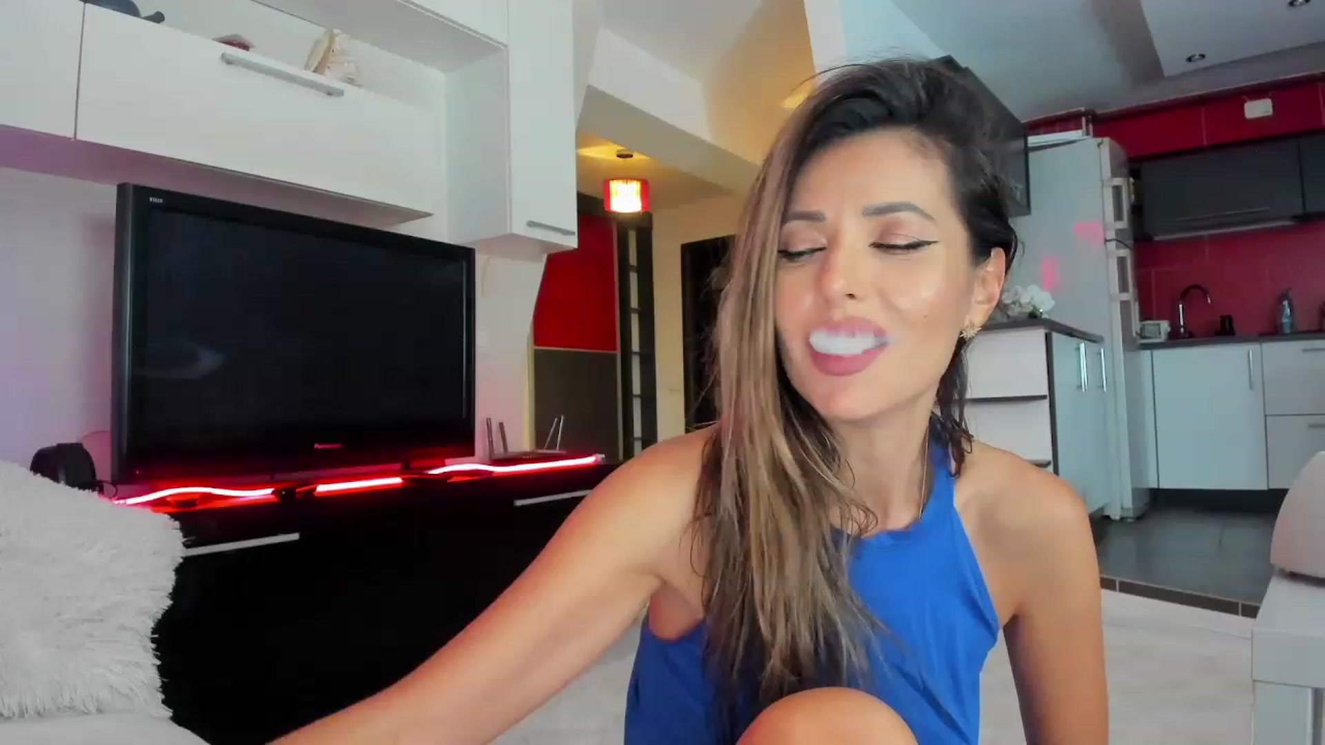 Gallery image thumbnail from SmileyTinaa's myfreecams stream on, 10/24/2023, 01:46 image 3 of 20