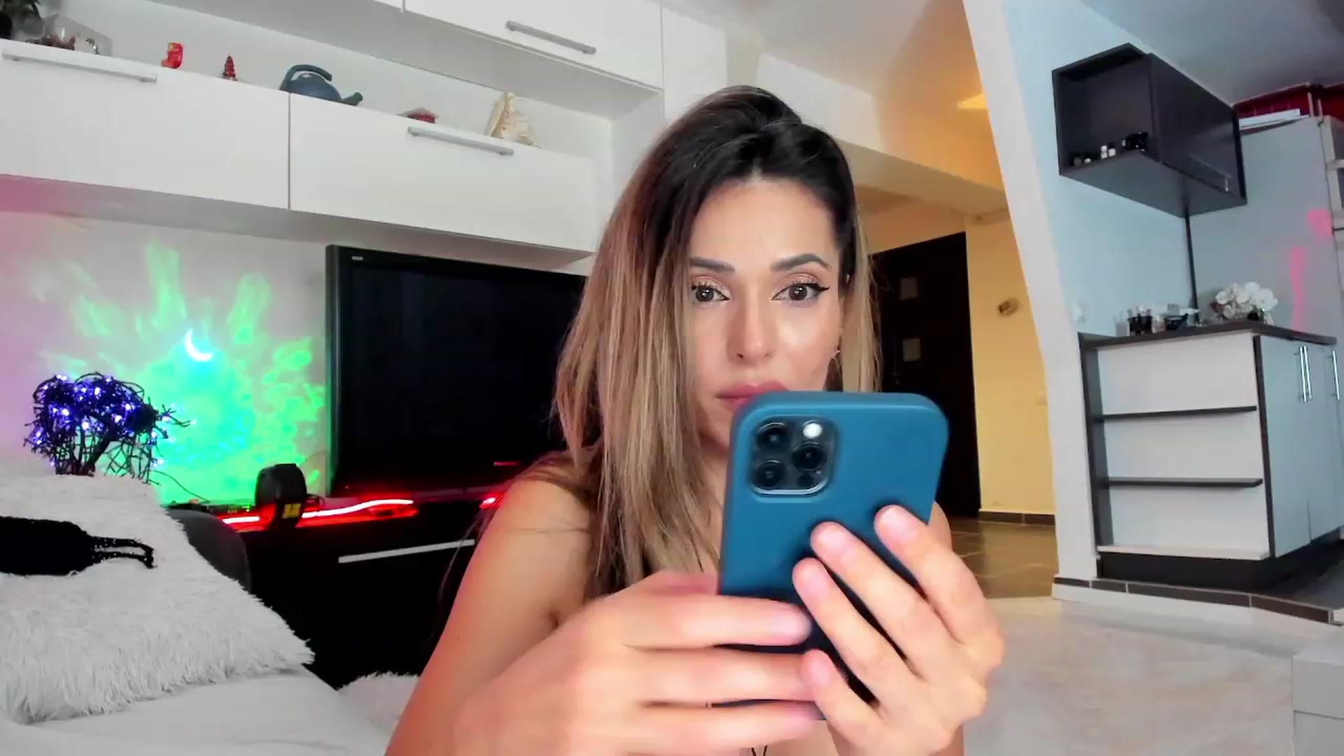Gallery image thumbnail from SmileyTinaa's myfreecams stream on, 10/25/2023, 24:02 image 9 of 20