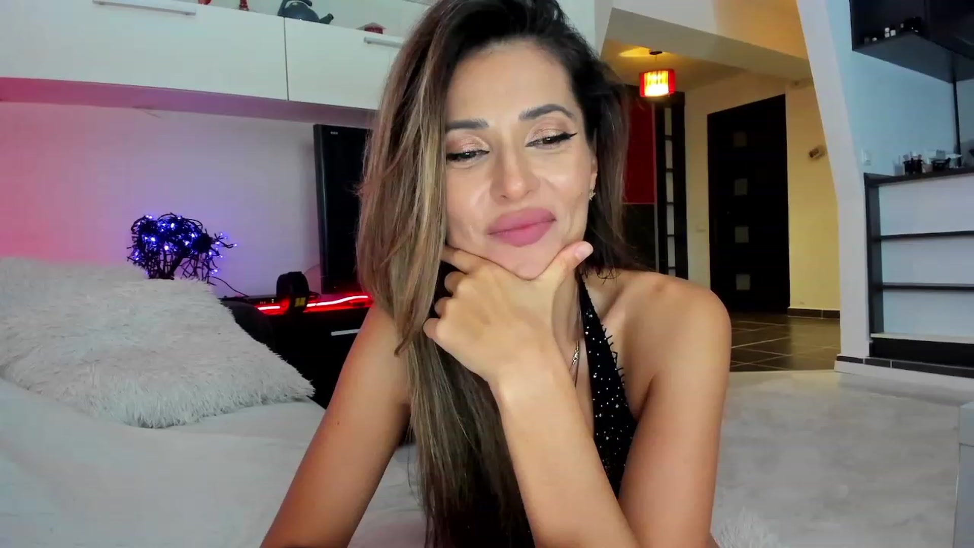 Gallery image thumbnail from SmileyTinaa's myfreecams stream on, 10/25/2023, 01:53 image 13 of 20