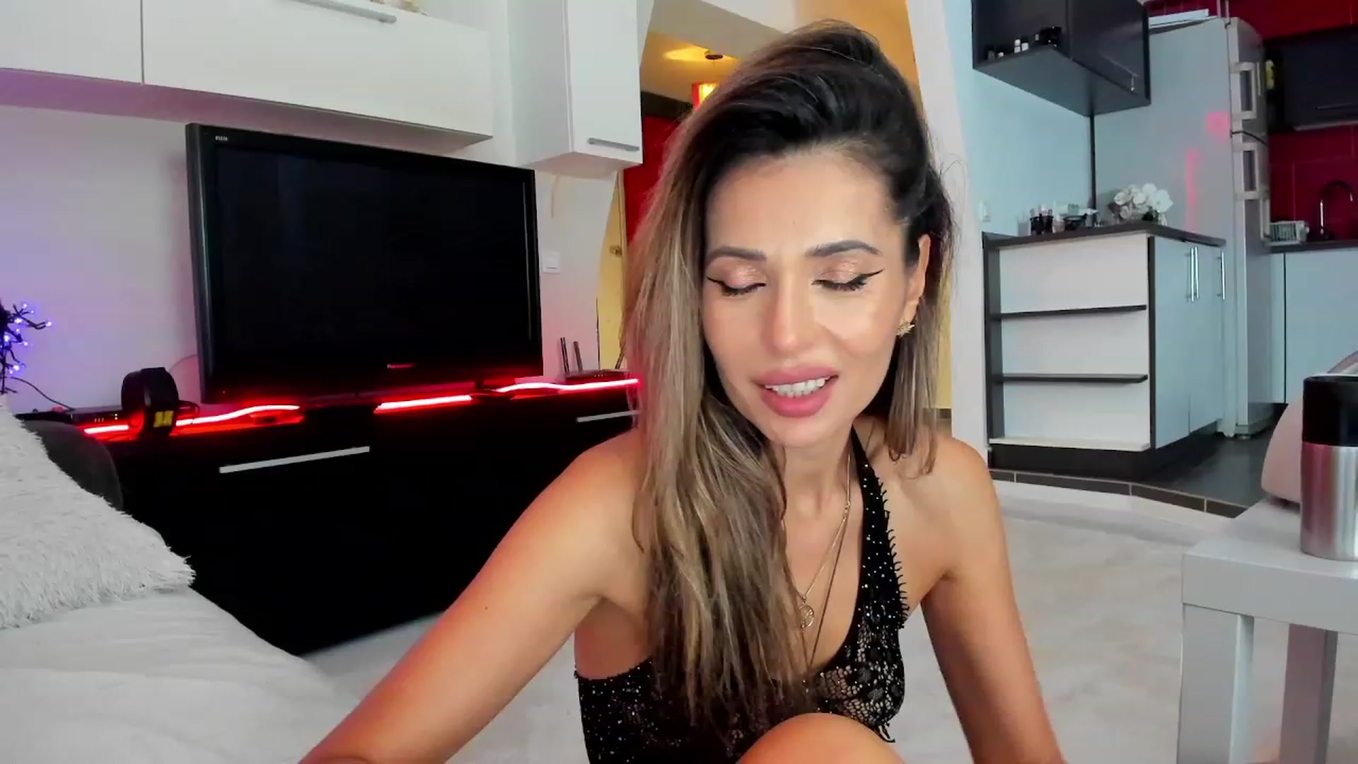 Gallery image thumbnail from SmileyTinaa's myfreecams stream on, 10/25/2023, 01:53 image 2 of 20