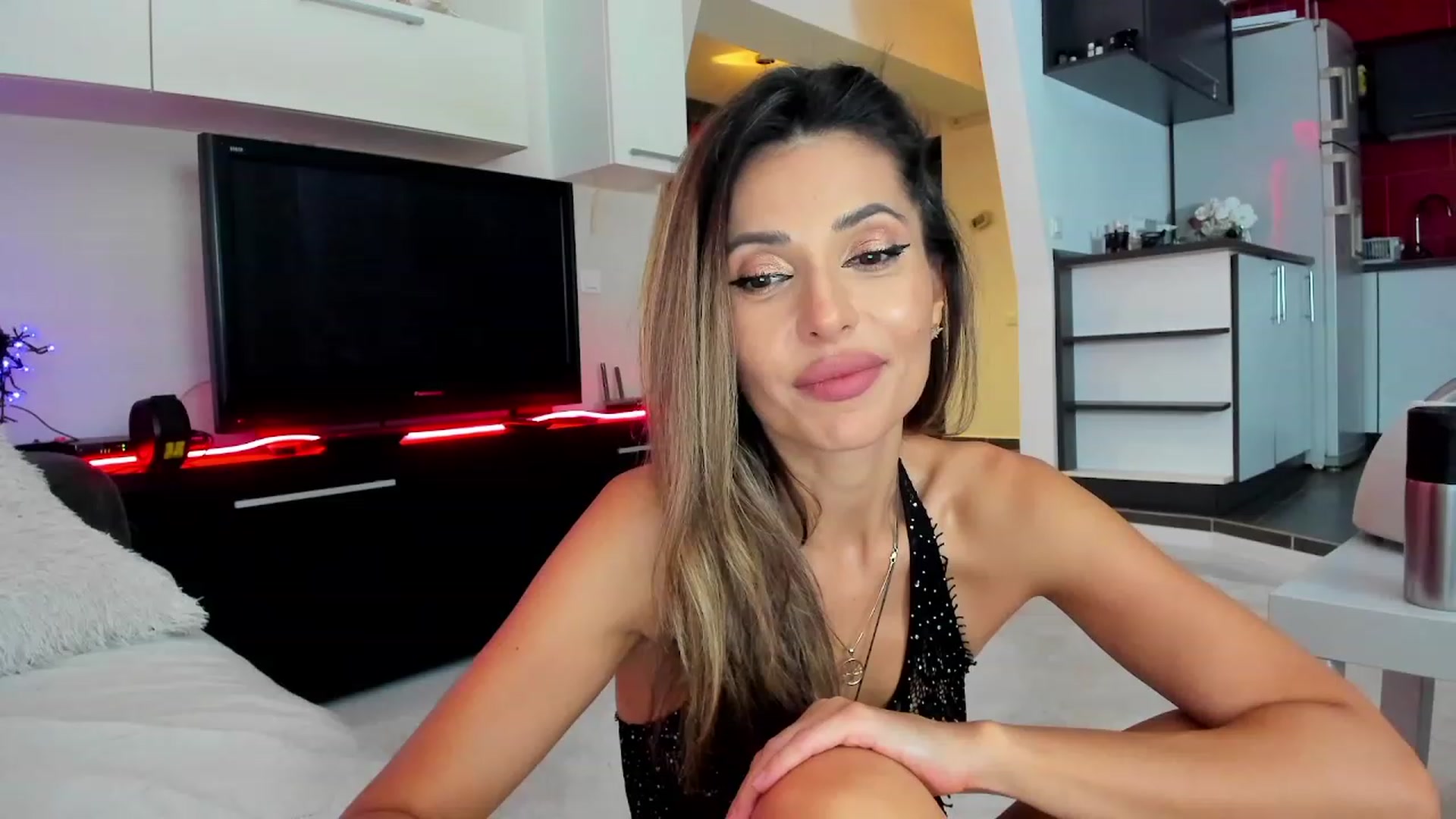 Gallery image thumbnail from SmileyTinaa's myfreecams stream on, 10/25/2023, 01:53 image 1 of 20