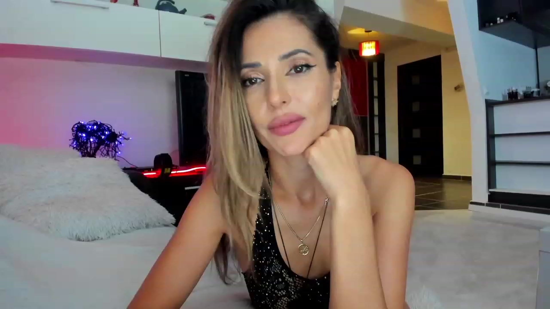 Gallery image thumbnail from SmileyTinaa's myfreecams stream on, 10/25/2023, 01:53 image 15 of 20