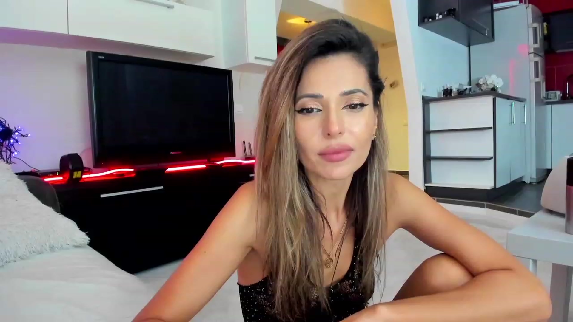 Gallery image thumbnail from SmileyTinaa's myfreecams stream on, 10/25/2023, 01:53 image 5 of 20