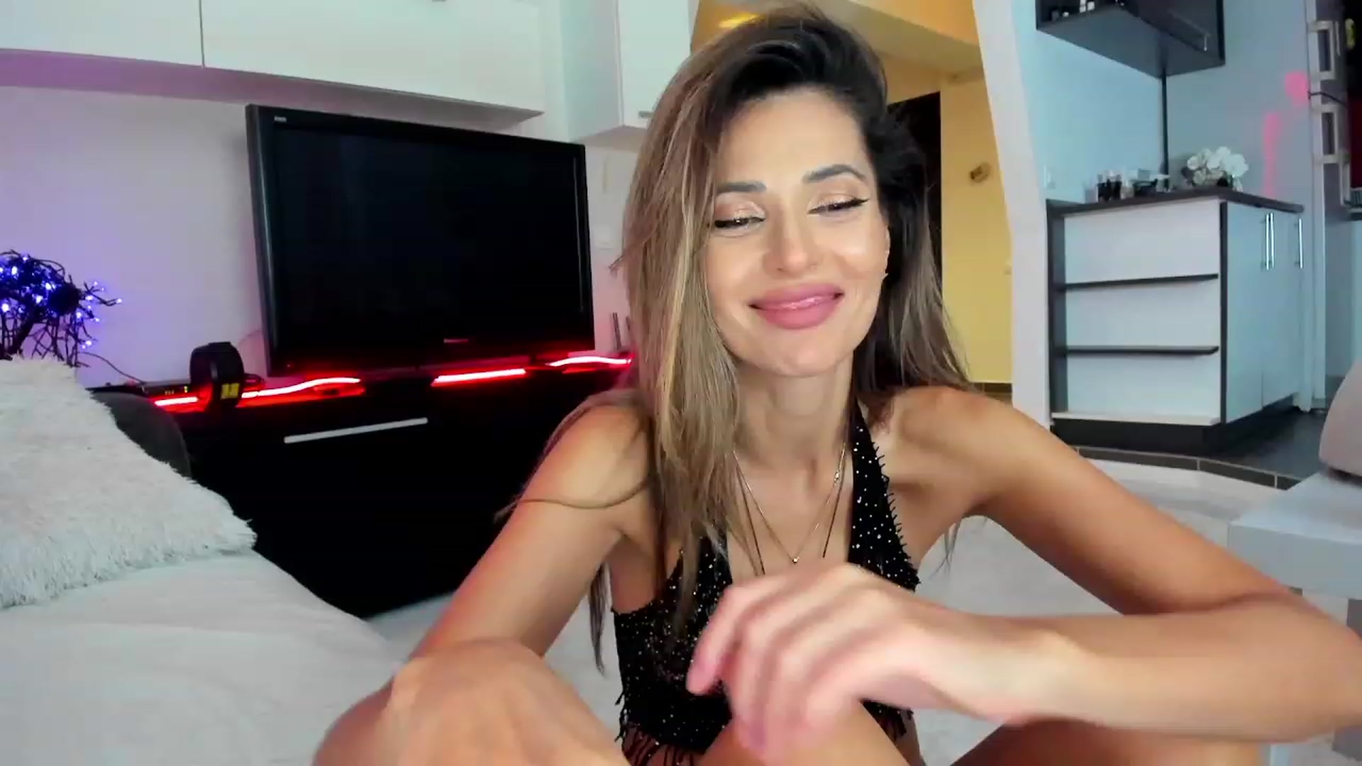 Gallery image thumbnail from SmileyTinaa's myfreecams stream on, 10/25/2023, 01:53 image 19 of 20