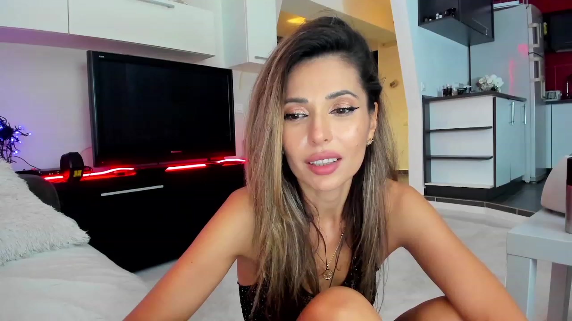 Gallery image thumbnail from SmileyTinaa's myfreecams stream on, 10/25/2023, 01:53 image 6 of 20