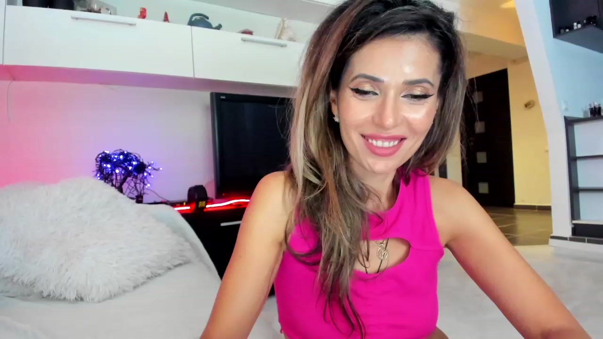 Gallery image thumbnail from SmileyTinaa's myfreecams stream on, 10/27/2023, 02:18 image 9 of 20