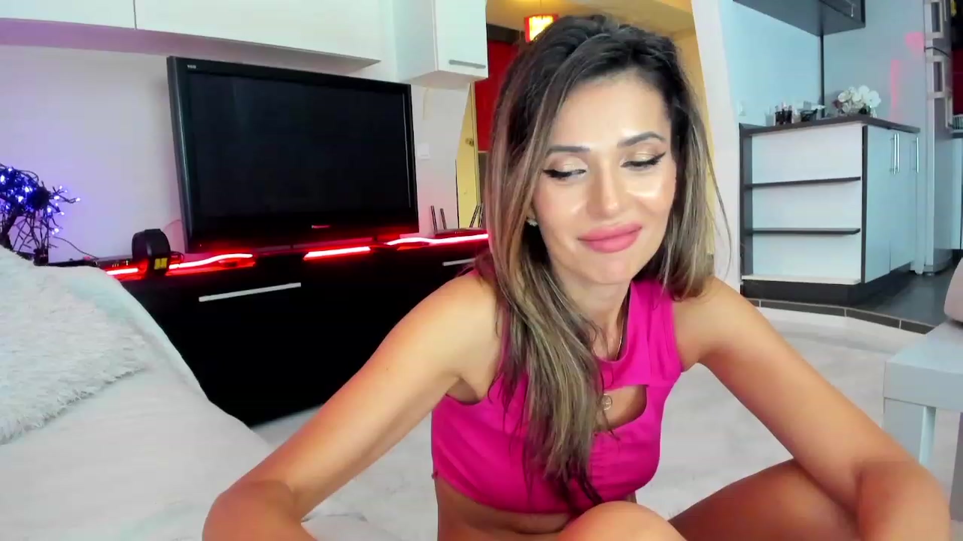 Gallery image thumbnail from SmileyTinaa's myfreecams stream on, 10/27/2023, 02:18 image 18 of 20